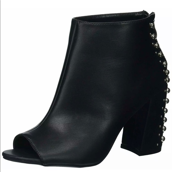 Madden Girl Shoes - Madden Girl Womens Arla Leather Almond Toe Bootie